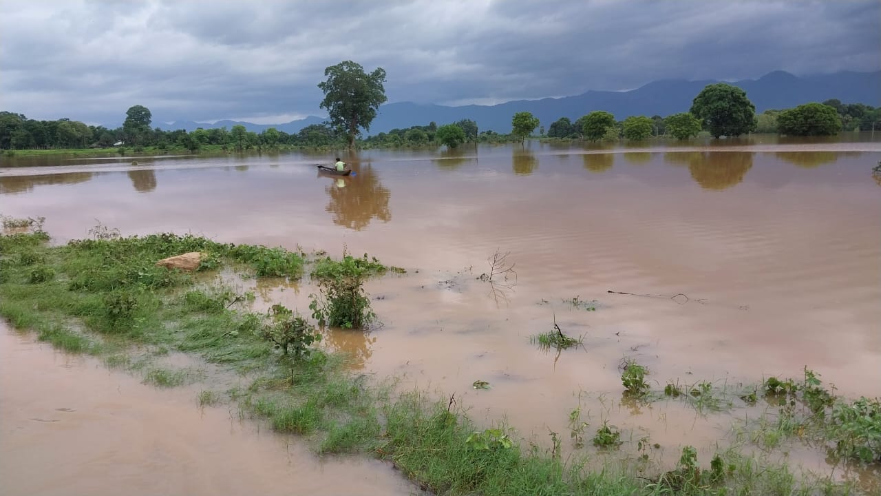 ୨୬ ଟି ଗେଟ ଦେଇ ଜଳ ନିଷ୍କାସିତ, ବଢୁଛି ବନ୍ୟା ପାଣି,ହରଭଙ୍ଗା, ଧଳପୁର ଯୋଗା ଯୋଗ ବିଚ୍ଛିନ୍ନ